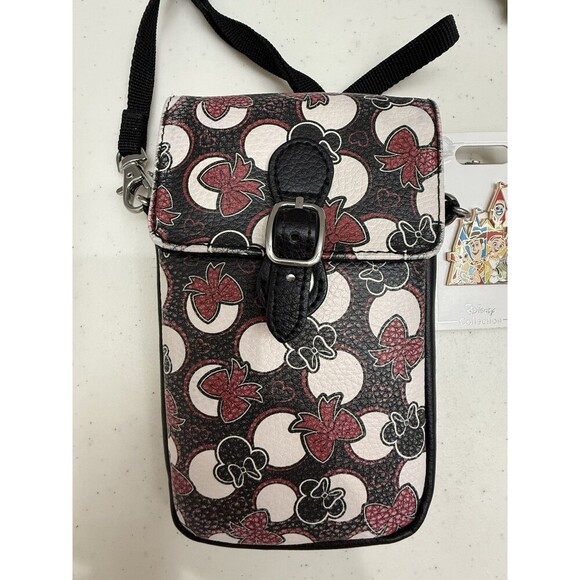 Disney Bundle Crossbody Collector Pin & Vintage Keychain - Picture 2 of 6